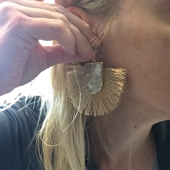 SALE Acrylic Stone fringe gold earrings - Picture 6 of 7